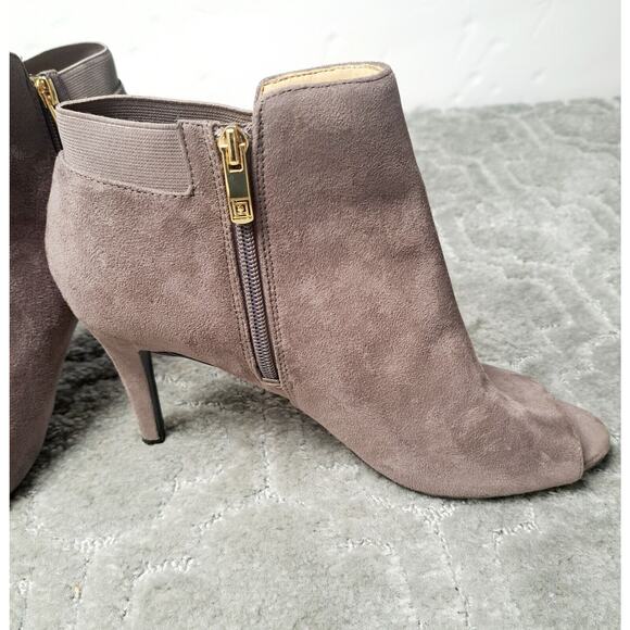 Liz Claiborne SOLSTICE Ankle Boots Womens Size 11M beigy gray peep toe heels - Picture 2 of 14